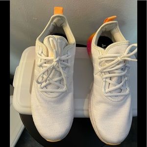 Very gently use women’s Nikes size 9